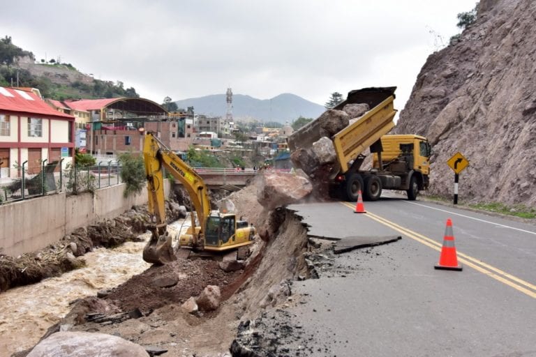 Agilizan trabajos para recuperar carretera Binacional colapsada a la altura de Torata
