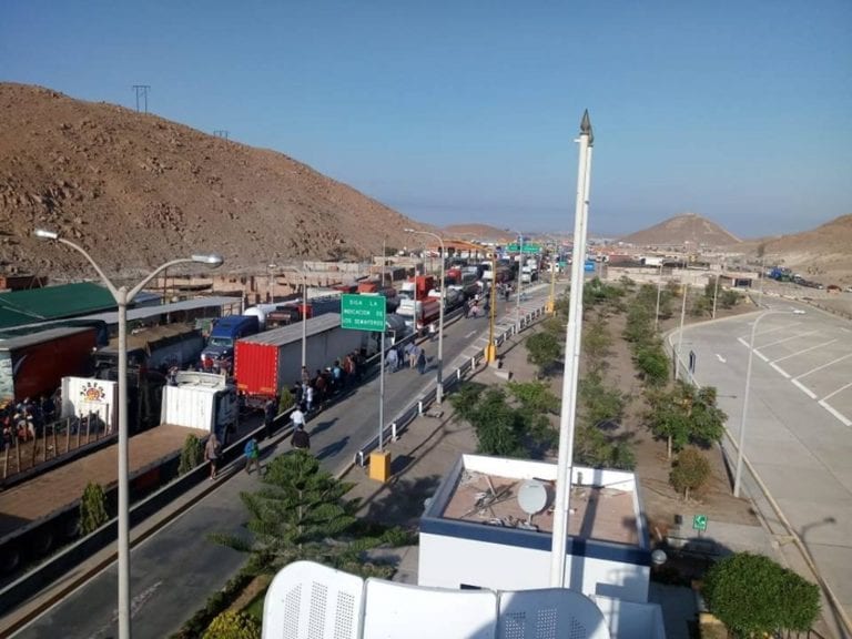 Transportistas habilitan paso por el kilómetro 48