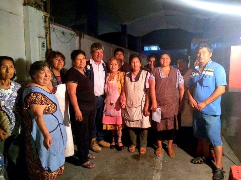 Alcalde de Ilo se reunió con comerciantes del interior del Mercado Pacocha