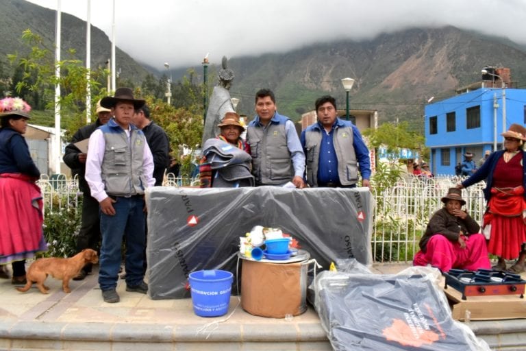 Entregan kits de ayuda humanitaria a familias afectadas por intensas lluvias