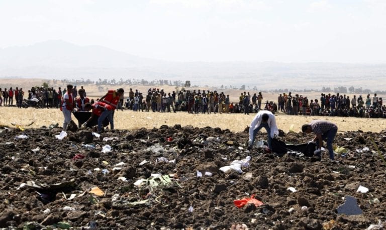 Etiopía: Mueren los 157 ocupantes de un avión que se estrelló tras despegar