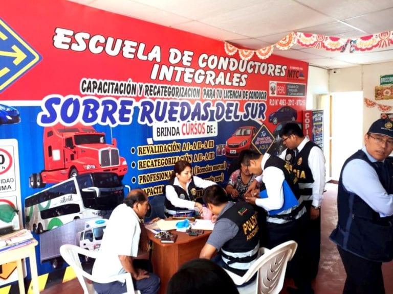 Moquegua: Fiscalía y Policía Anticorrupción intervienen escuelas de manejo y detienen a varias personas