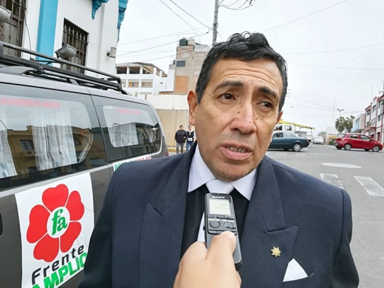 Abogado Herrera cuestiona presencia de presunto operador minero en visita de congresista Rozas
