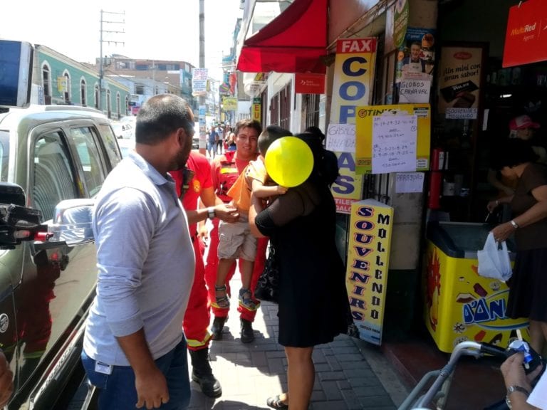 Bomberos de Mollendo hallan a niño desaparecido