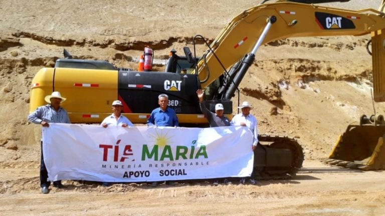 Tía María apoya con maquinaria a agricultores de La Hacienda