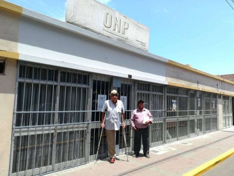 Pensionistas reclaman por cierre de ONP de Mollendo
