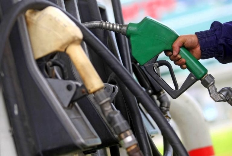 Precio de la gasolina sigue sin disminuir sin explicaciones