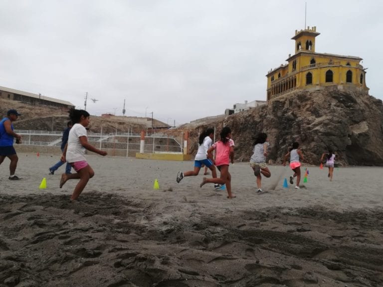 Realizan actividades recreativas y deportivas al pie del castillo Forga