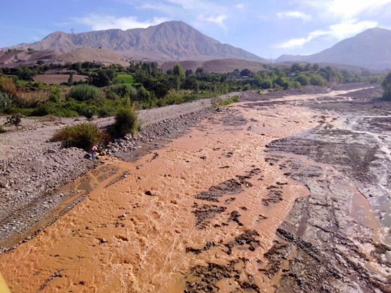 Deslizamiento de arcilla habría provocado cambio de color del río Huaracane en Moquegua