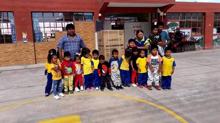 Municipio de Cocachacra dona un refrigerador a jardín de niños