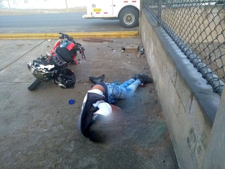 Joven ileño muere al chocar su moto contra un muro en Fundición