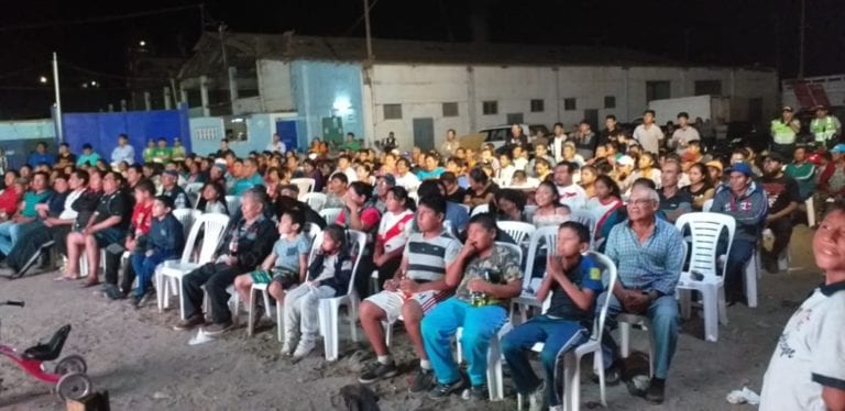 Vecinos participan del “Festival del Hincha”