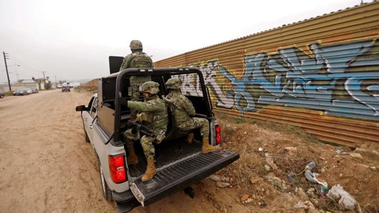 «Soldados armados a la frontera»: La amenaza de Donald Trump tras incidente con el Ejército de México