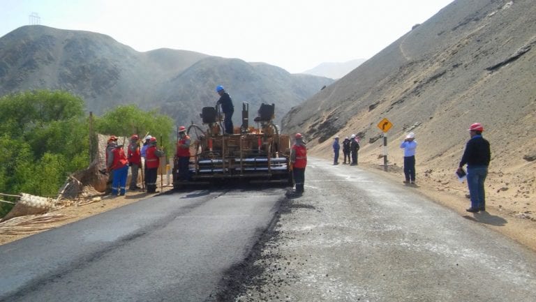 Provias verifica avance de asfaltado en la vía San Gerónimo – El Algarrobal
