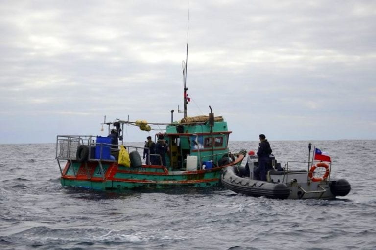 Más de 30 embarcaciones fueron capturadas en aguas chilenas 