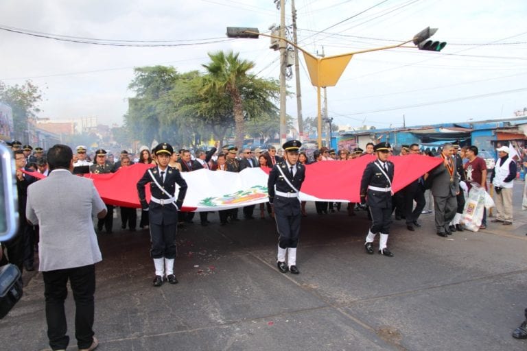 Realizan desfile por el 49° aniversario de creación política de Ilo