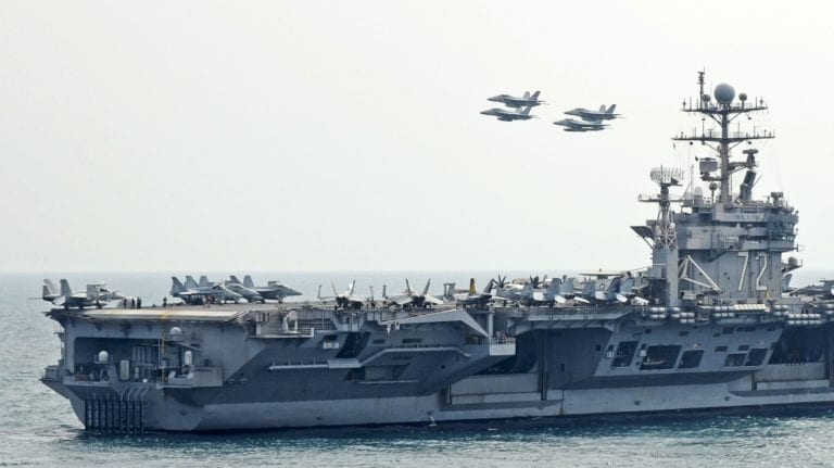 Irán vigila el despliegue militar de EE.UU. en el golfo Pérsico y amenaza con «una respuesta aplastante»