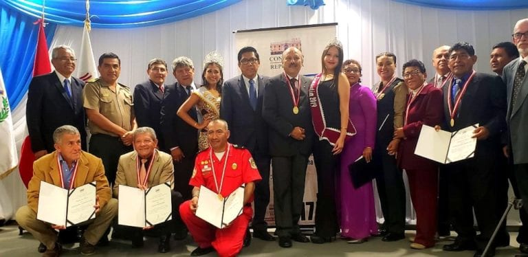 Ceremonia de distinción a ciudadanos por el 49 aniversario de creación política de Ilo