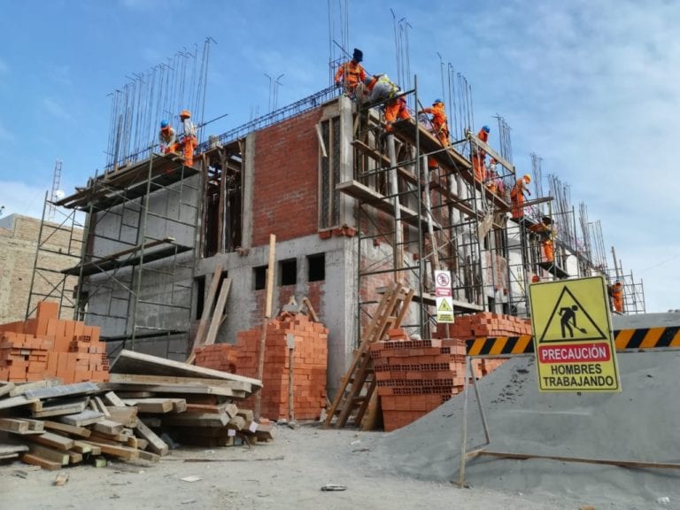 Deán Valdivia: alcalde Richard Ale inspecciona avances de cuatro obras en su distrito