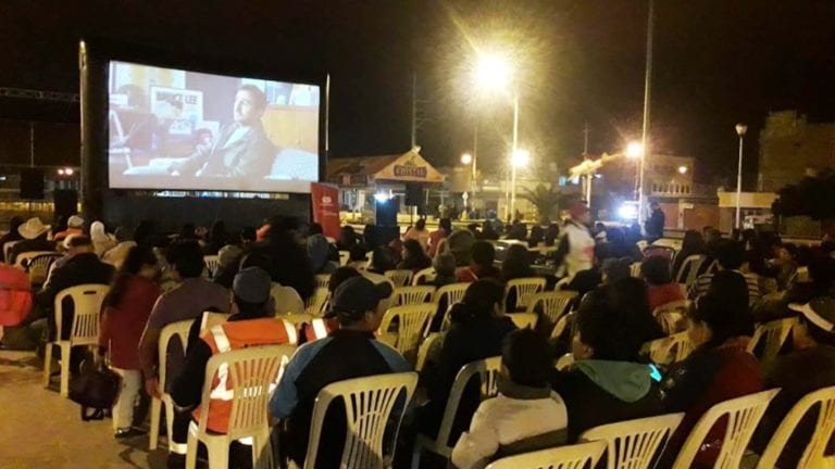 Petroperú organiza cine al aire libre en Ilo