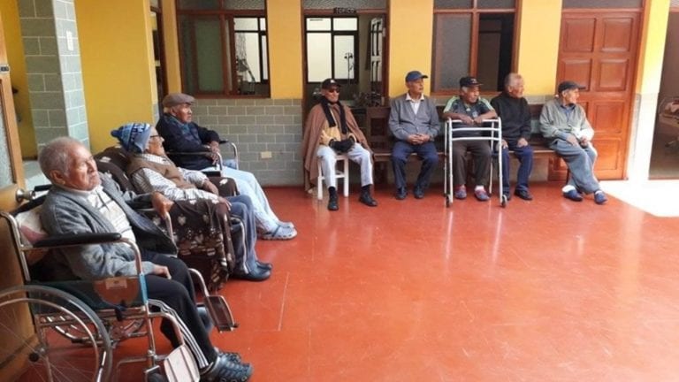 Inician campaña de recolección de pañales para ancianos del asilo Mollendo