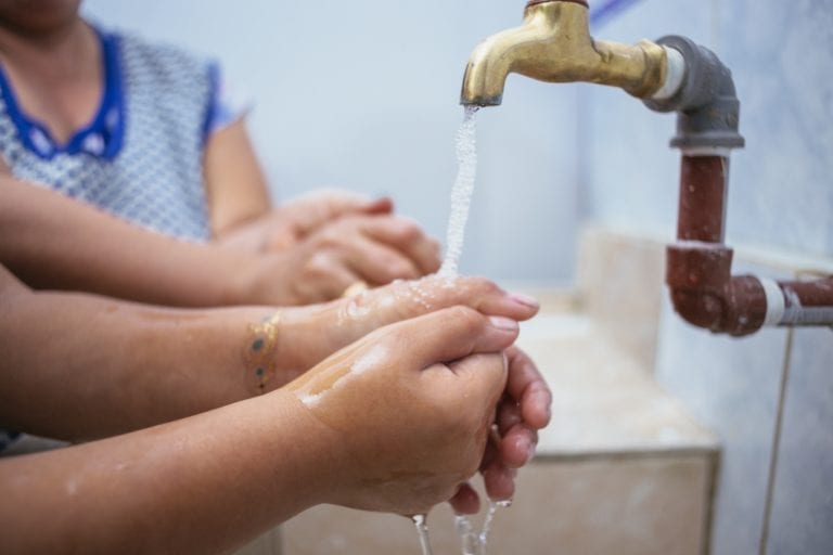 Sobre Ruedas: Guía para la limpieza y desinfección de manos y superficies (parte 3)