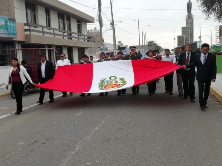 Fervor patriótico en Deán Valdivia en ceremonia de Renovación del Juramento de Fidelidad a la Bandera