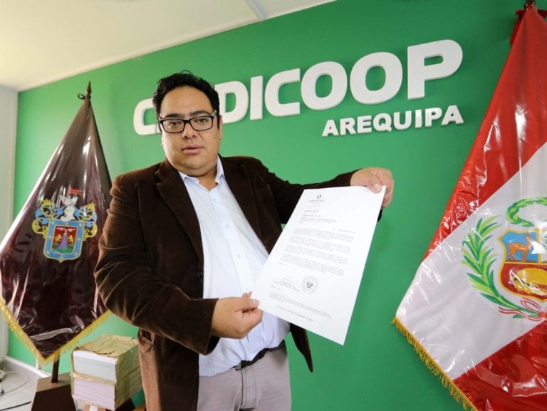 Por aniversario de Arequipa entregan créditos a solo firma en Credicoop