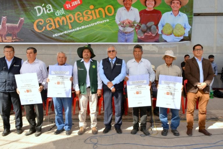 Gobierno Regional Moquegua y Minagri entregaron 250 títulos de propiedad a agricultores