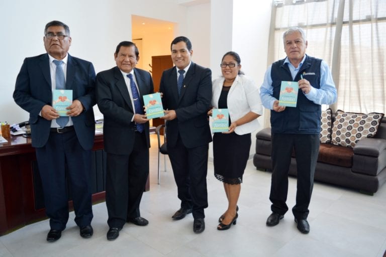 Gobernador Regional se suma a campaña de lectura que fomenta Iglesia Adventista