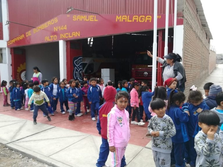 Niños de inicial visitan instituciones de Alto Inclán