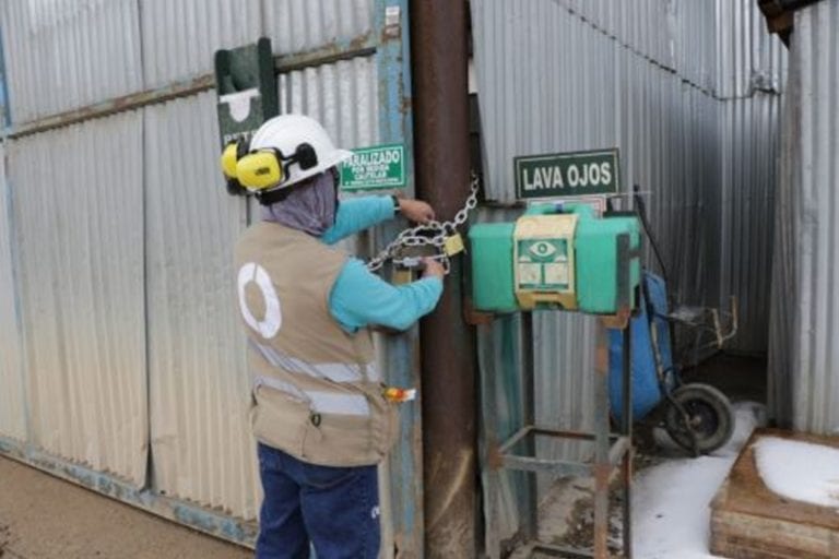 Ordenan paralizar actividades en unidad minera de Aruntani en Puno