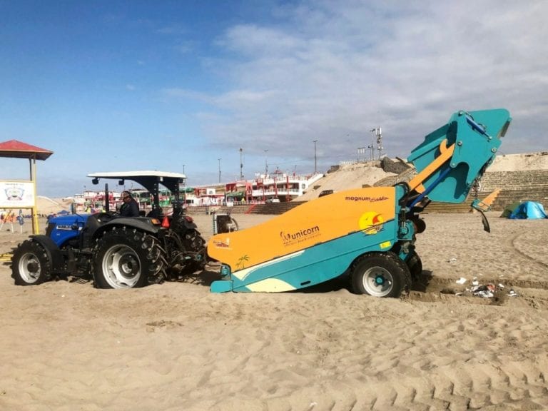 Compraron máquinas limpia-playas que no cumplen especificaciones técnicas