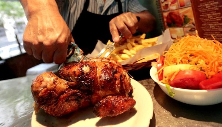 Uno de cada cinco pollos que se produce en Perú termina como pollo a la brasa