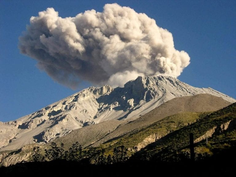 Se reportó nueva explosión en el volcán Ubinas 