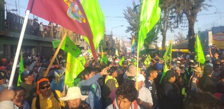 Evalúan denunciar a manifestantes que interrumpieron corso de Arequipa