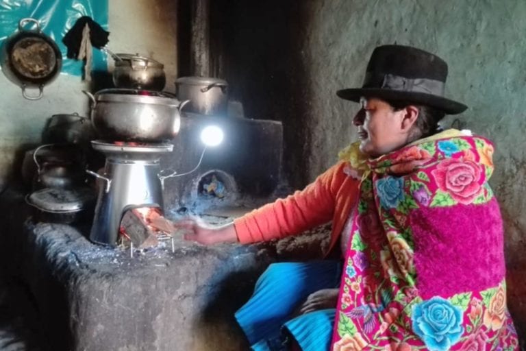 Desarrollan programa piloto de cocinas rurales con tecnología limpia en zona andina de Moquegua