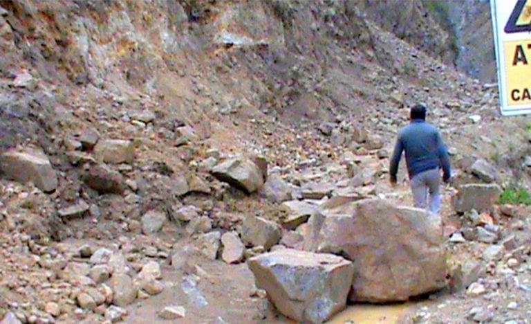 Suspensión de obra vial Muylaque – China – San Cristóbal a consecuencia de deslizamientos retrasó su ejecución