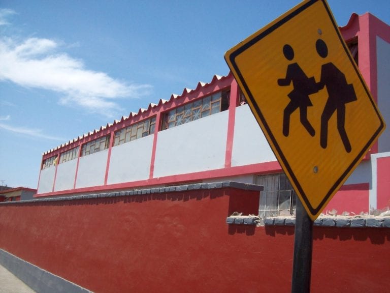 Defensoría pide garantizar reinicio de labores escolares en Islay