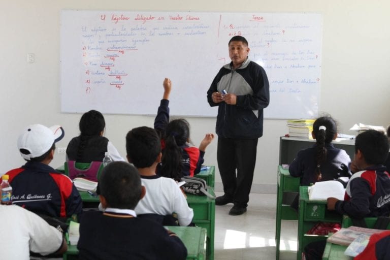 Reanudan clases escolares en la ciudad de Arequipa