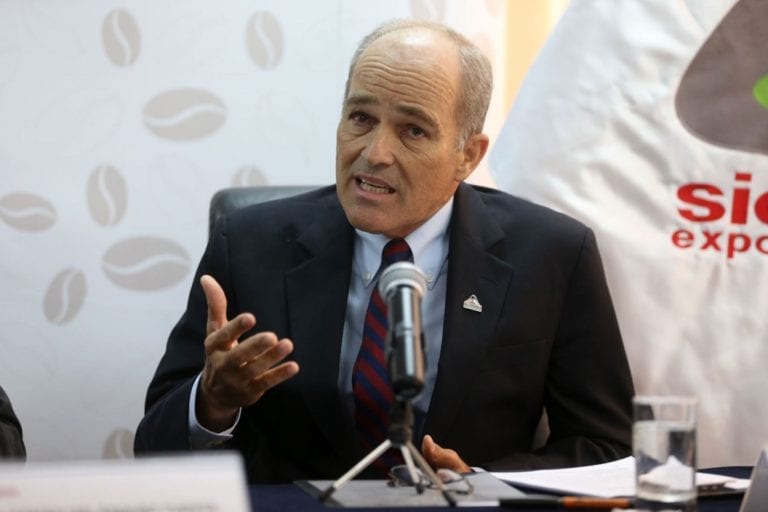 Roque Benavides: «No me opongo a nueva ley de minería, pero sí a que Cáceres Llica ponga la agenda a Vizcarra»