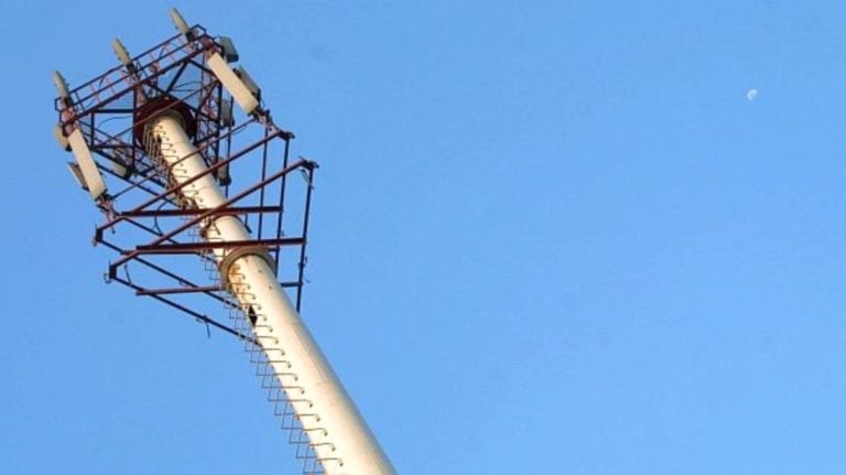Vecinos de Villa Lourdes rechazan instalación de antena de telefonía