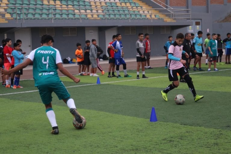Inician escuela de futbol de alto rendimiento para jóvenes