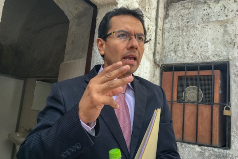 Cáceres Llica no asistirá a Perumín y delega a funcionario