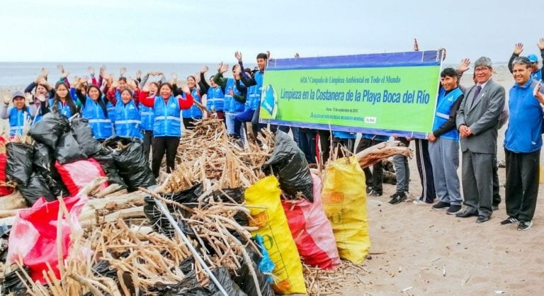 Miembros de La Iglesia de Dios realizaron jornada de limpieza en la playa Boca del Río
