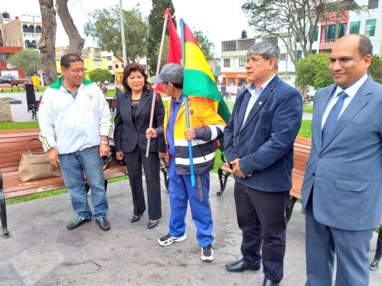 Autoridades despiden al “Chasqui Boliviano” que partió del puerto de Ilo   
