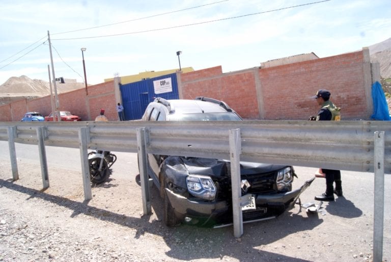 Choque entre dos vehículos en la vía hacia Toquepala deja un herido