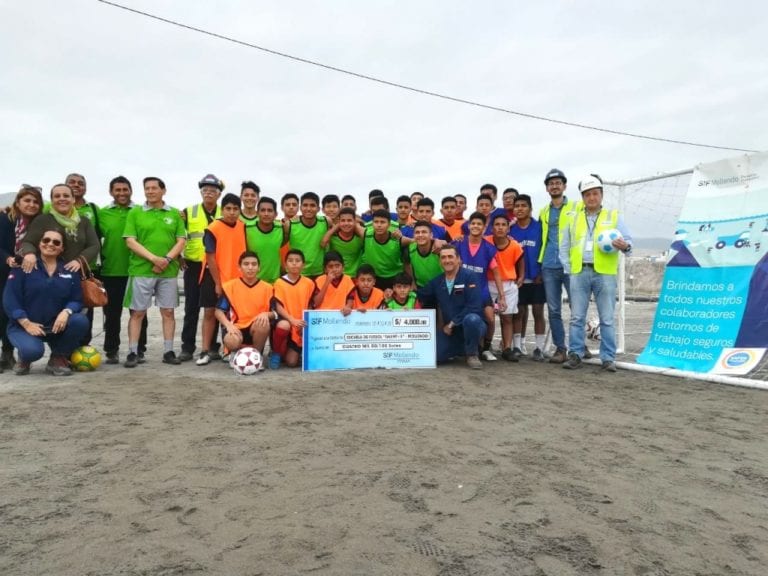 Jóvenes futbolistas de Islay reciben aporte de empresa privada