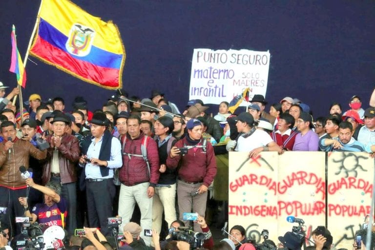 Indígenas de Ecuador piden al Ejército que retire apoyo al presidente Lenín Moreno