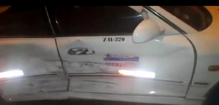 Patrullero de la PNP choca vehículo que hace el servicio de taxi